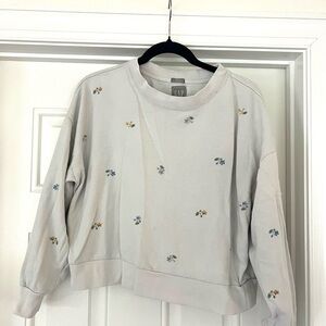 GAP cream colored Sweatshirt with Floral Accents